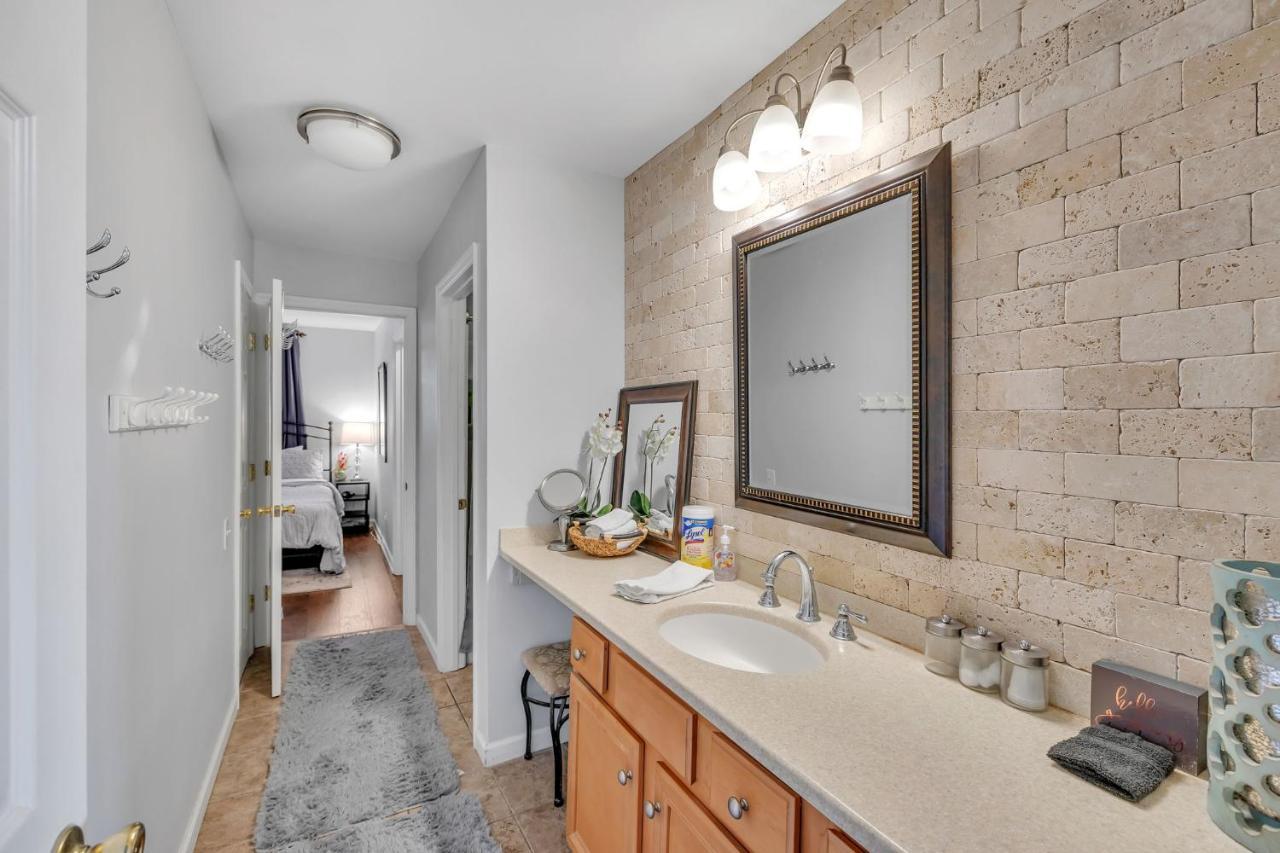 Nash Gold Private Condo - 2Bed, 2Bath, Sleep 6, 25 Min Walk To Broadway And All Nashville Attractions, Pool, Gym Exterior foto